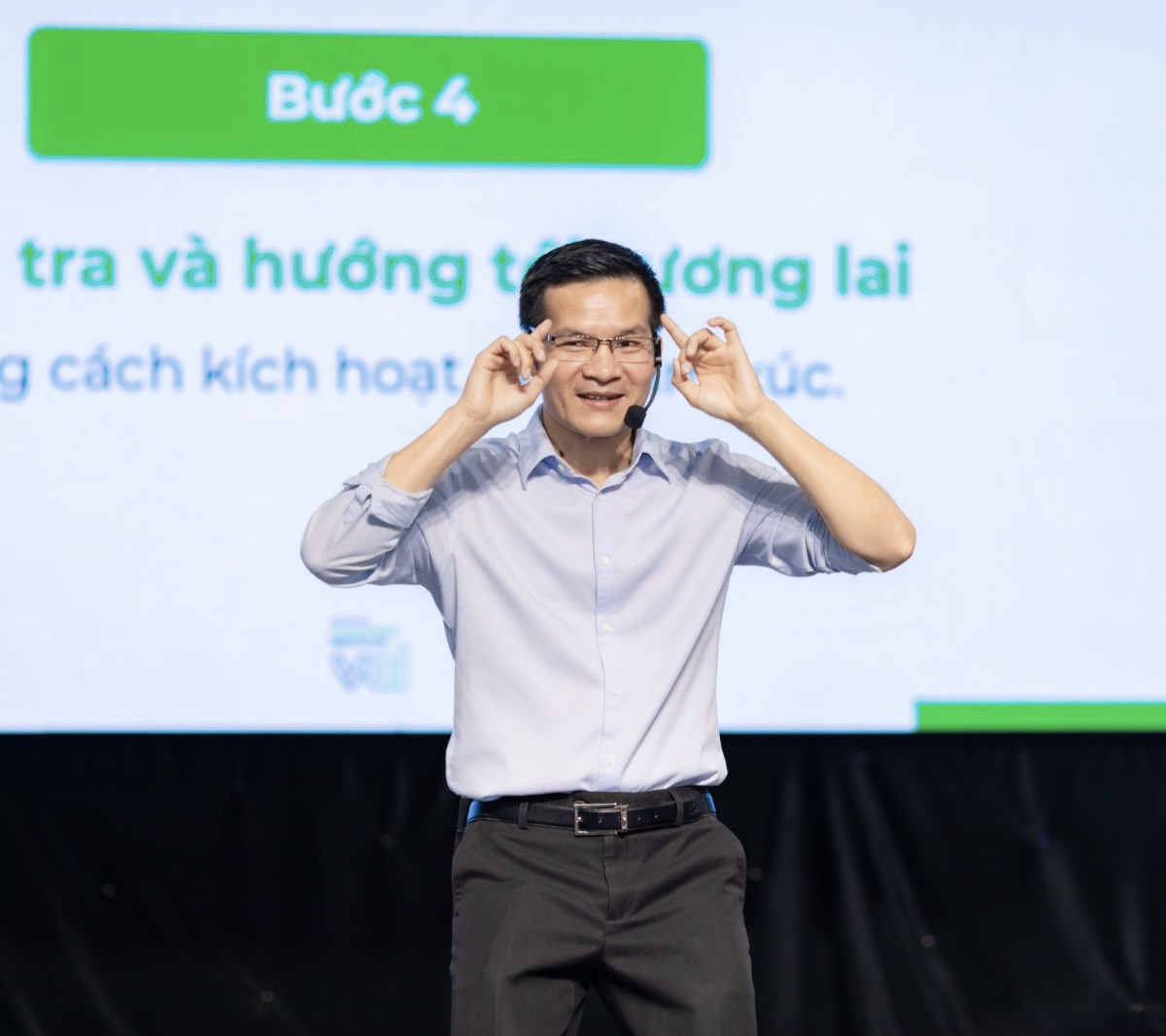 Diễn giả trên sân khấu